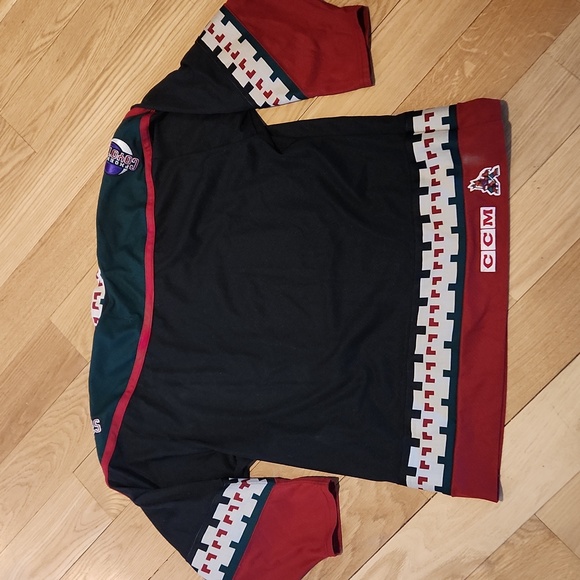 CCM Vintage 90s Phoenix Coyote NHL Jersey - Picture 2 of 4